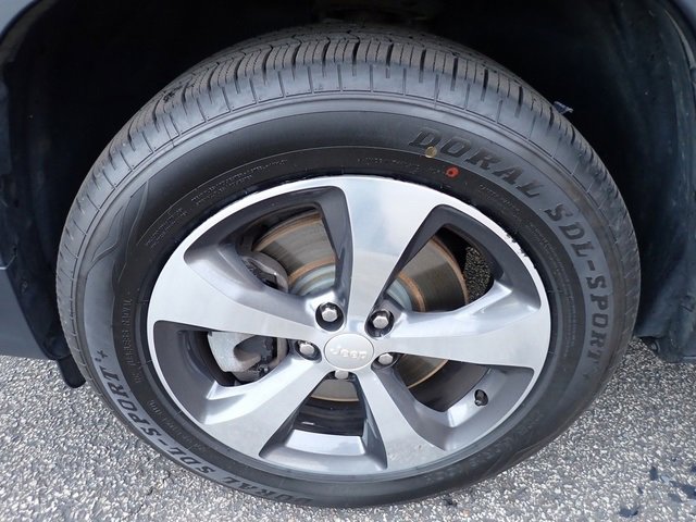 Certified 2019 Jeep Cherokee Limited w/ Trailer Tow Group image 12