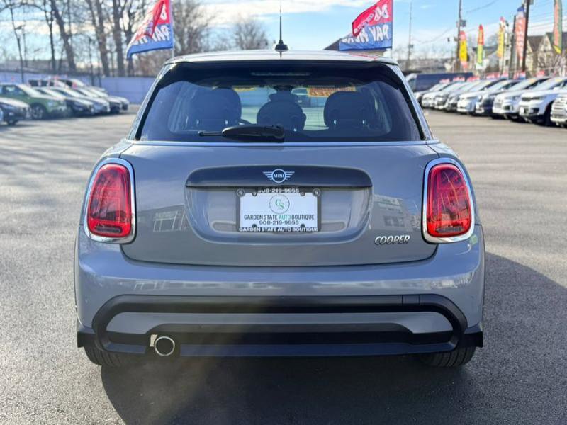 Used 2022 MINI Cooper 4-Door Hardtop FWD image 8