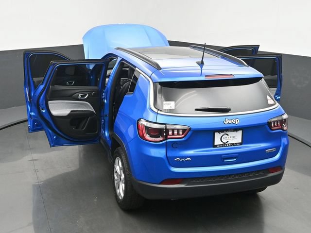 New 2025 Jeep Compass Latitude w/ Sun & Sound Group AWD/4WD image 64
