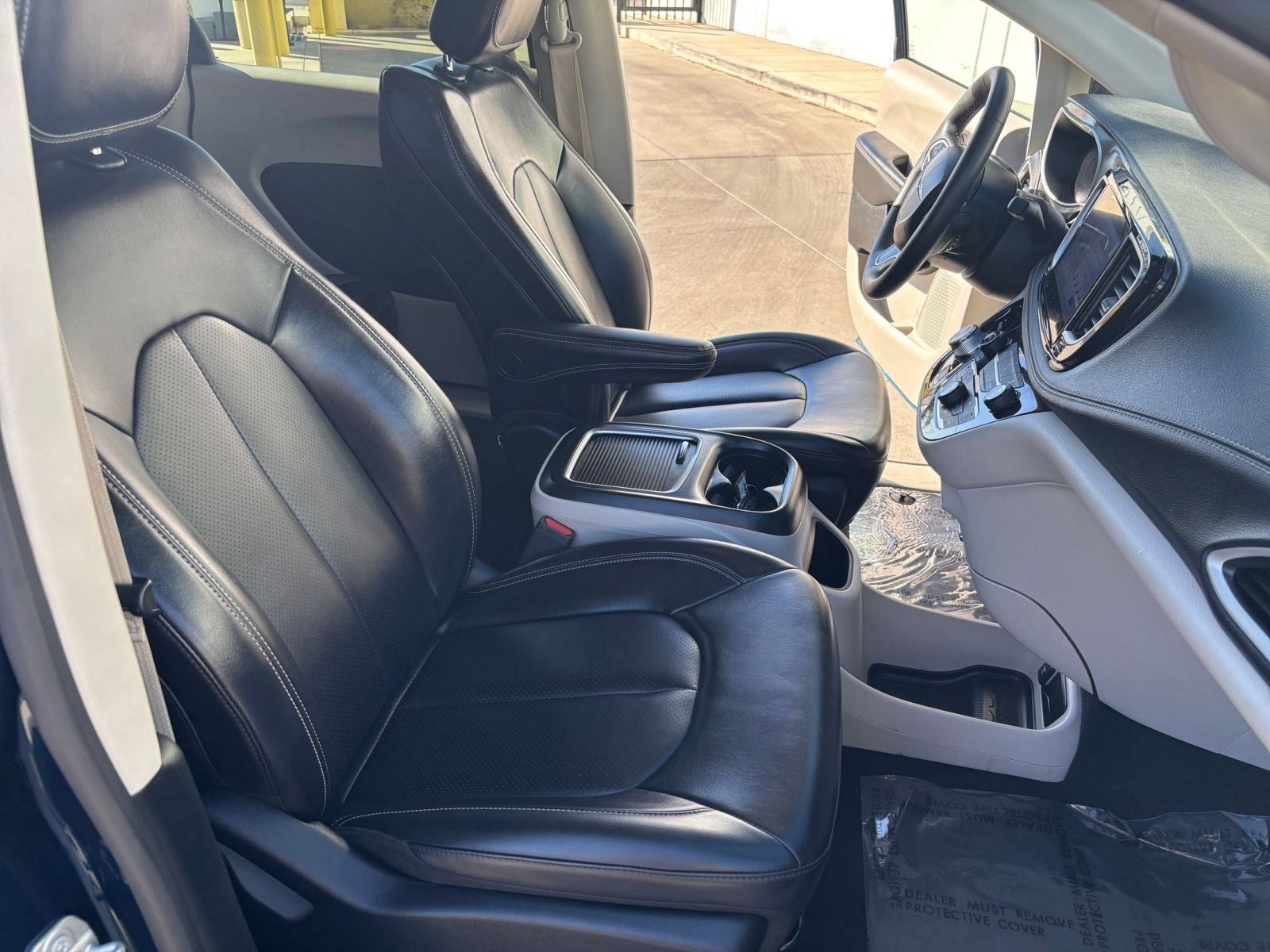 Used 2023 Chrysler Pacifica Touring-L FWD image 29