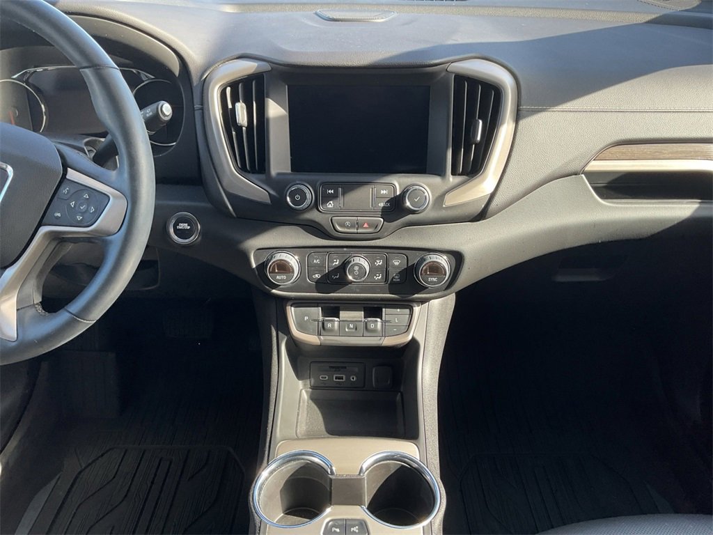 Used 2023 GMC Terrain Denali w/ Black Diamond Edition image 9