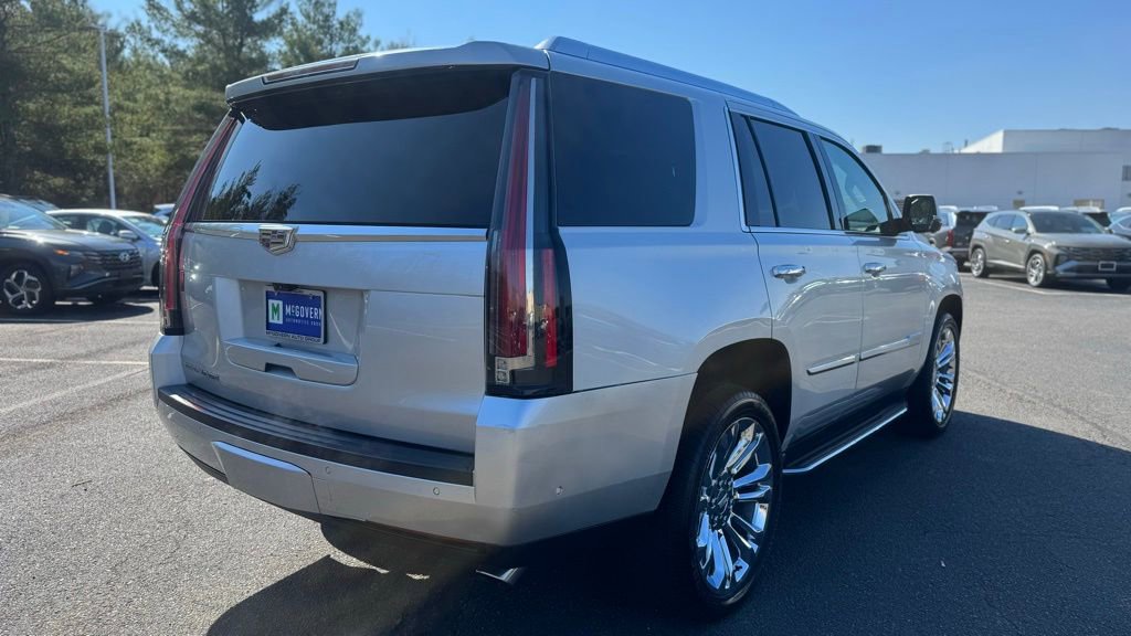 Used 2019 Cadillac Escalade Luxury w/ LPO, Radiant Package image 6