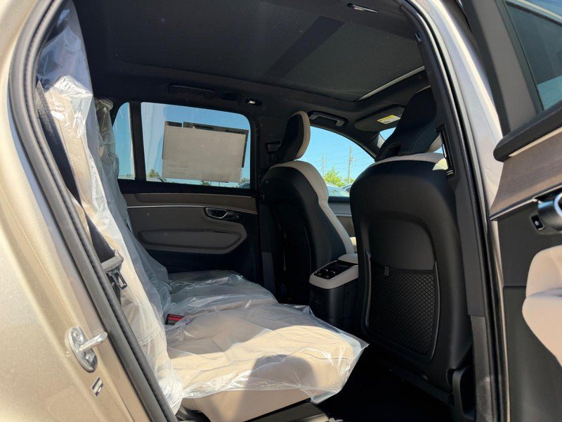 New 2026 Volvo XC90 T8 Plus w/ Protection Package AWD/4WD image 4