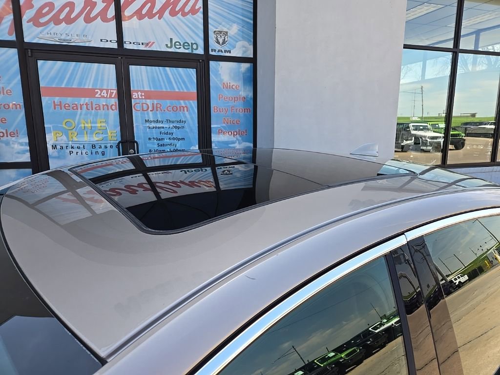 Used 2024 Chevrolet Malibu LT FWD image 17