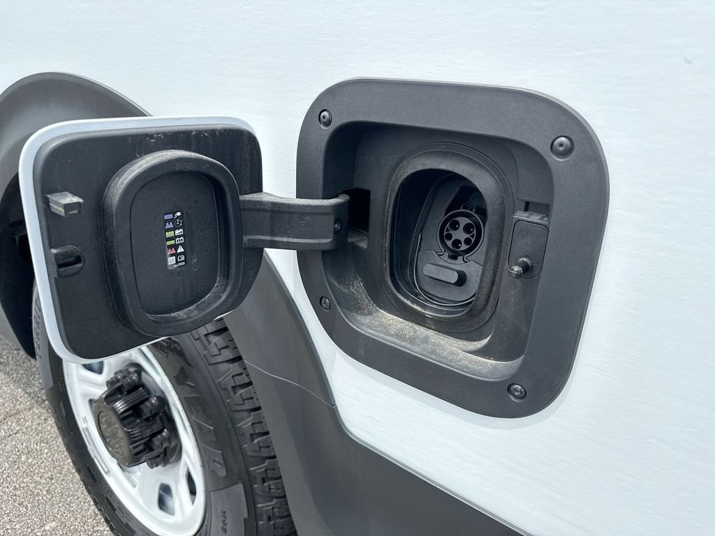 Used 2024 Chevrolet Brightdrop 600 w/ Battery Pack, Max Range AWD/4WD image 13