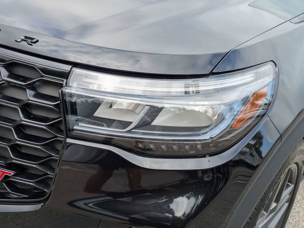 Used 2025 Ford Explorer ST AWD/4WD image 11