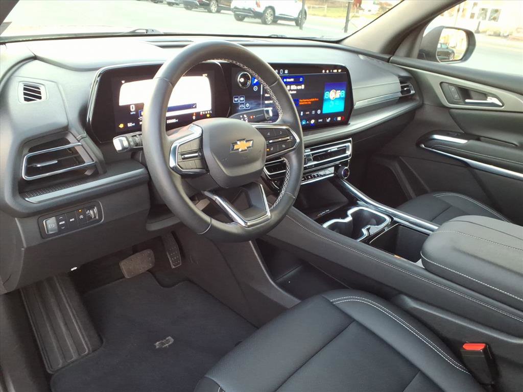 Used 2025 Chevrolet Traverse LT AWD/4WD image 14
