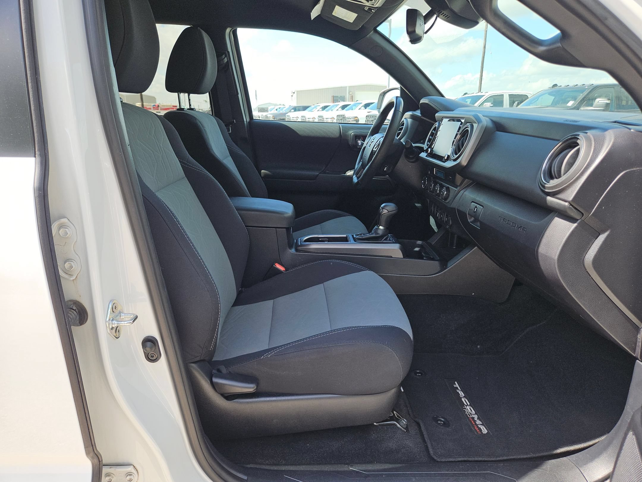 Used 2021 Toyota Tacoma TRD Off-Road w/ Technology Package AWD/4WD image 27