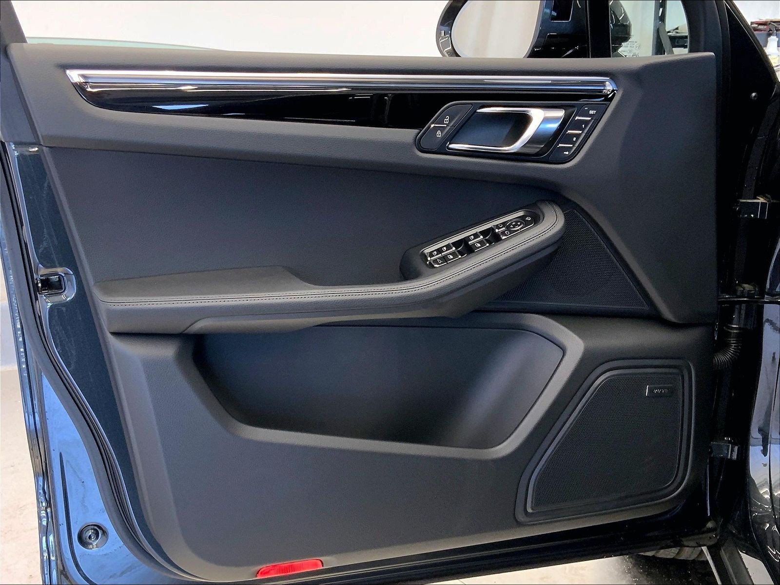 Certified 2026 Porsche Macan AWD/4WD image 27