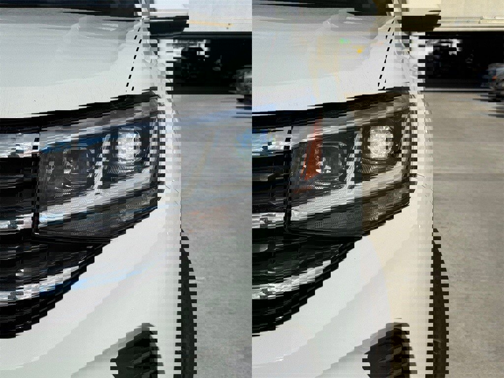 Used 2023 Volkswagen Atlas Cross Sport SE w/ Panoramic Sunroof Package image 3