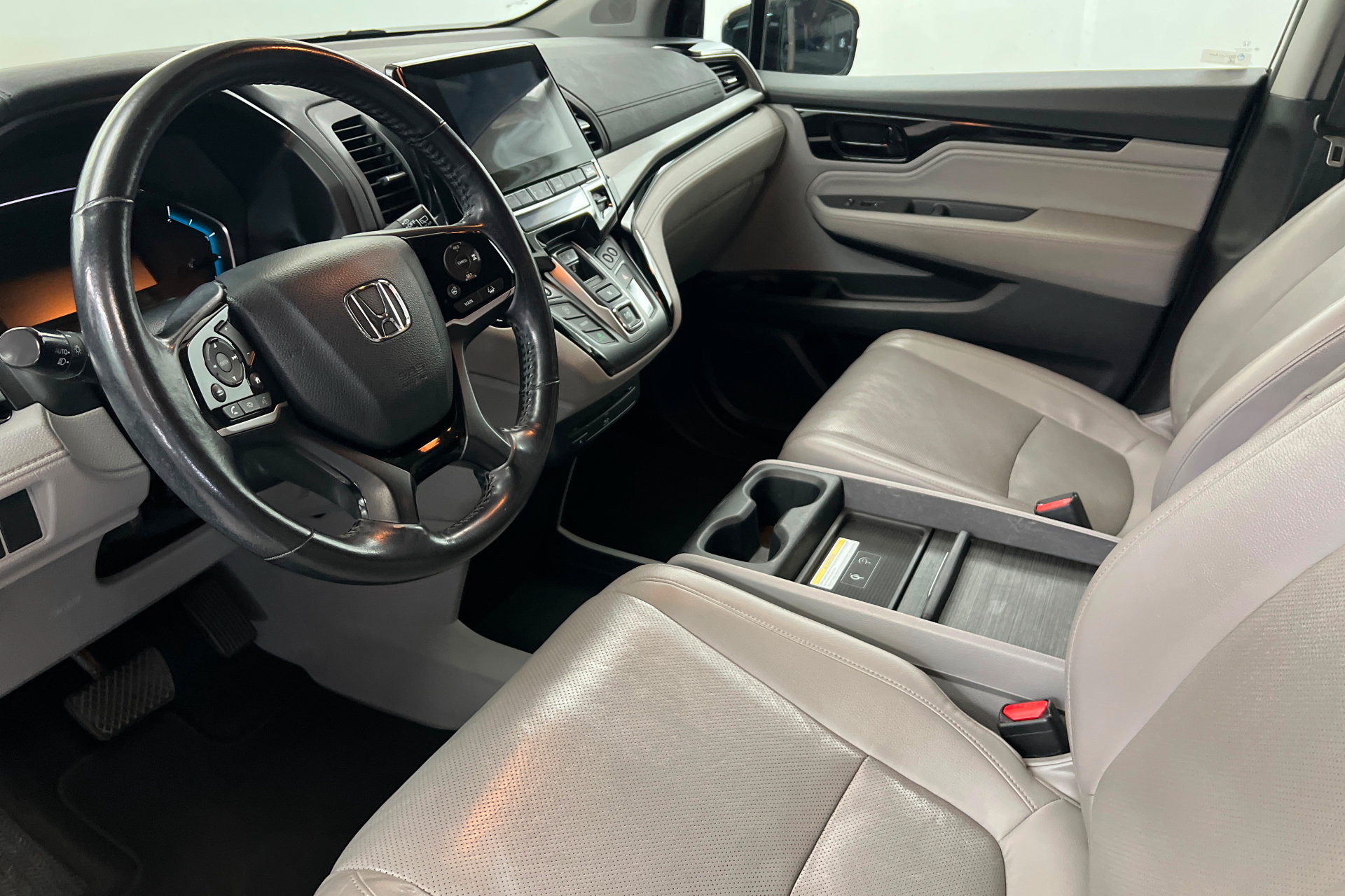 Used 2018 Honda Odyssey Elite image 16