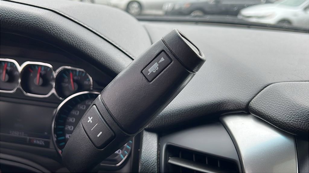 Used 2020 Chevrolet Suburban LT image 20