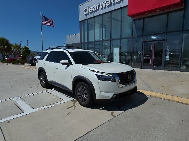 Used 2024 Nissan Pathfinder SV w/ SV Premium Package FWD image 2