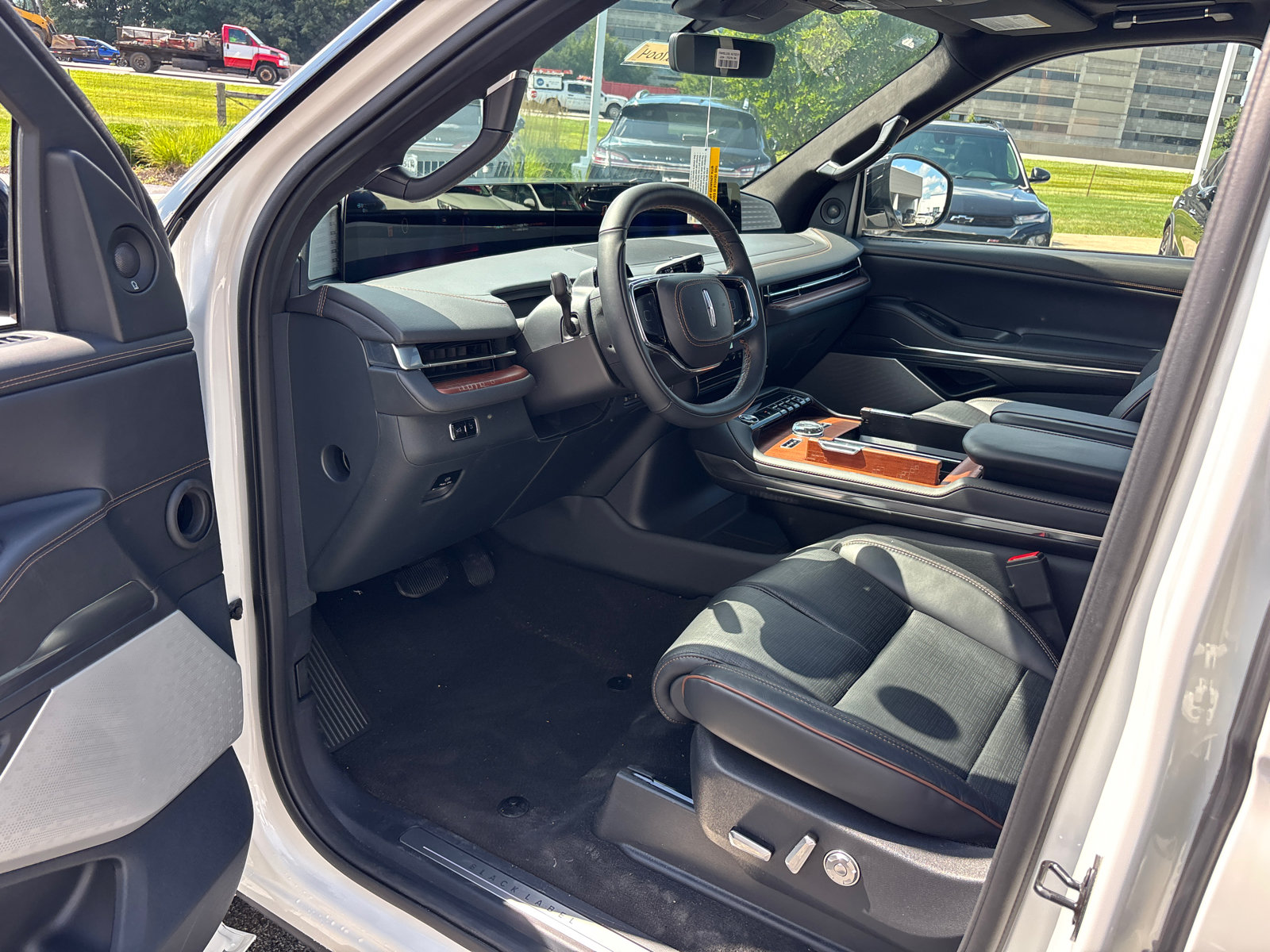 New 2027 Lincoln Navigator L Black Label AWD/4WD image 24