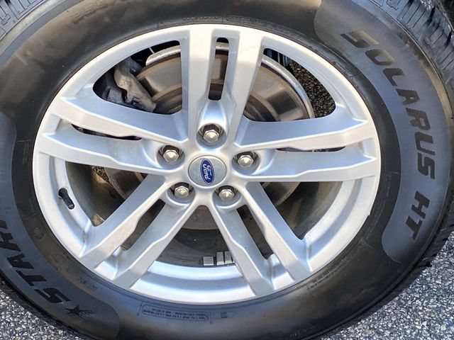 Used 2022 Ford Explorer XLT w/ Equipment Group 202A AWD/4WD image 31