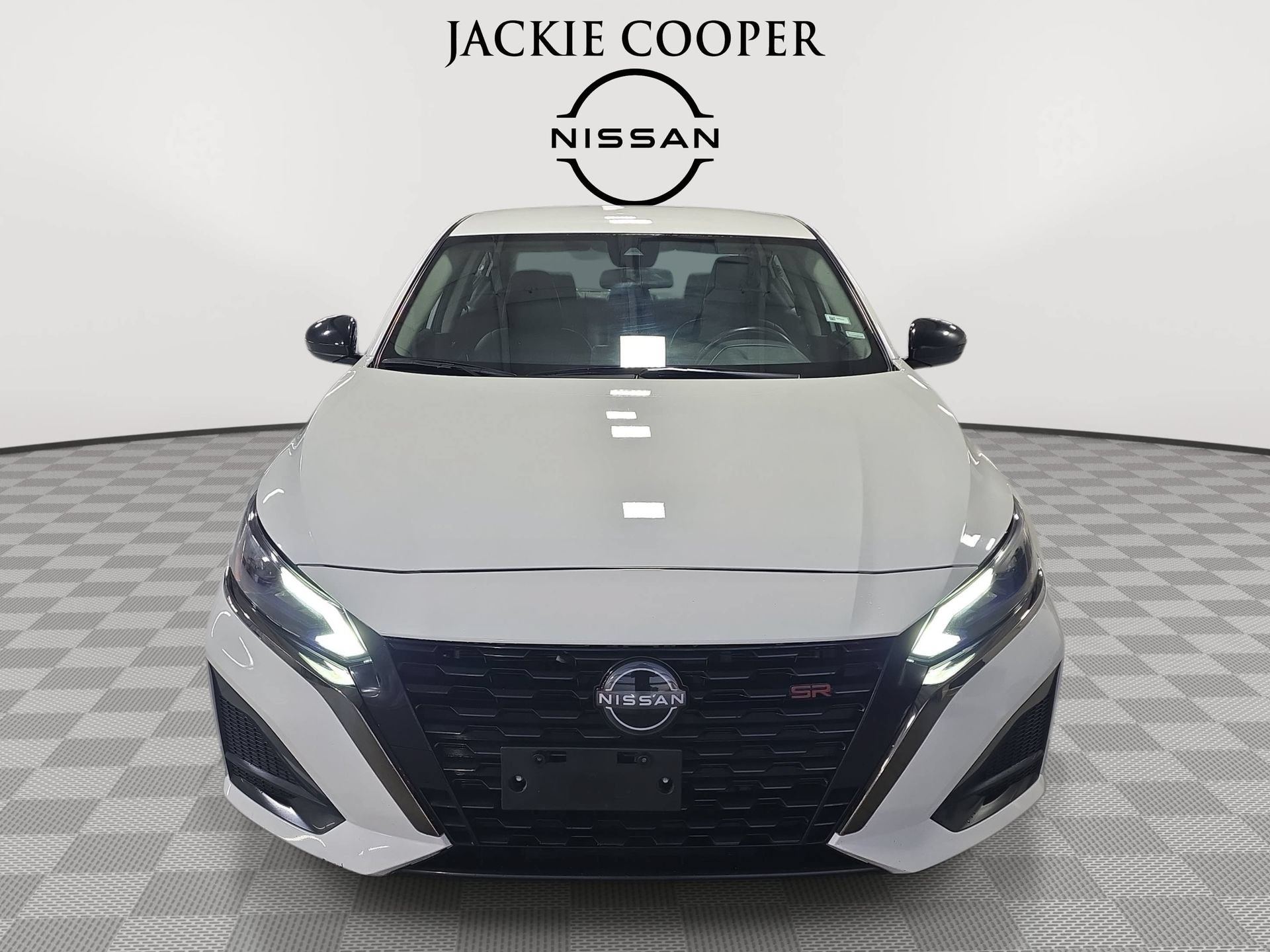 Used 2024 Nissan Altima 2.5 SR FWD image 2