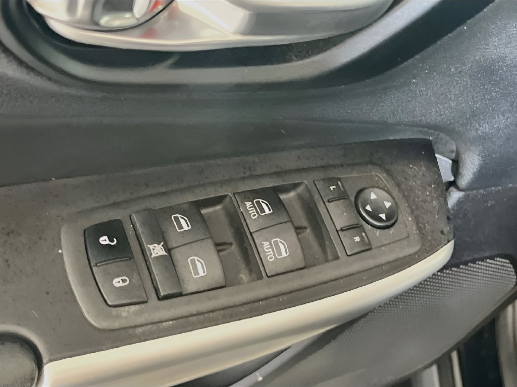 Used 2022 Jeep Cherokee Latitude AWD/4WD image 17