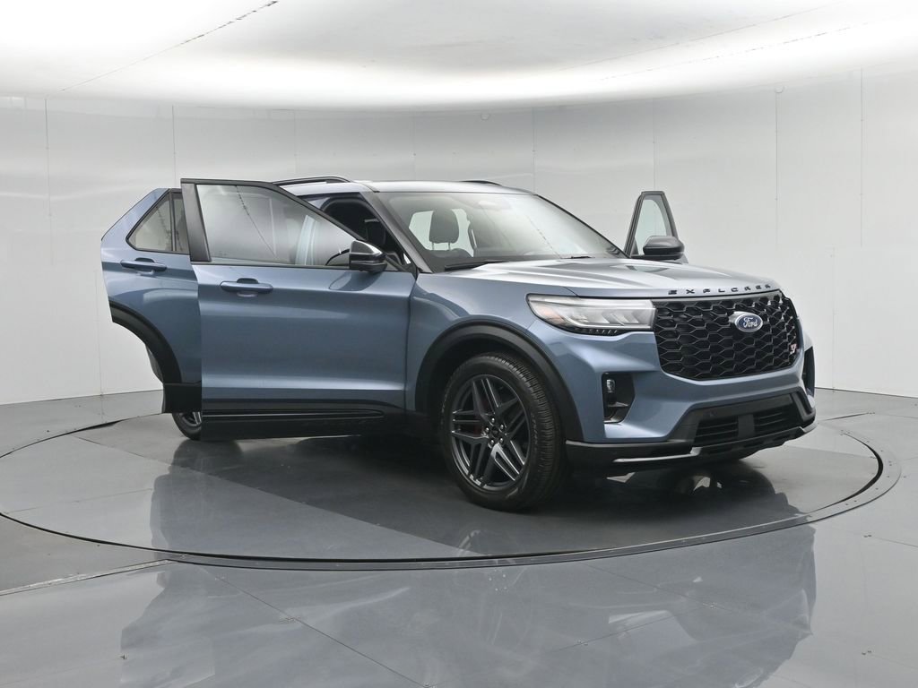 Used 2025 Ford Explorer ST image 35