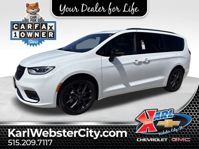 Used 2026 Chrysler Pacifica Select