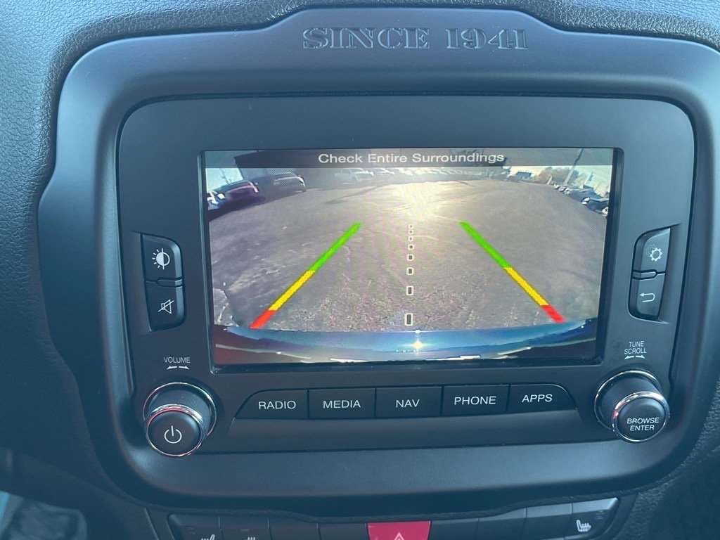 Used 2016 Jeep Renegade Trailhawk w/ Premium Trailhawk Package image 11