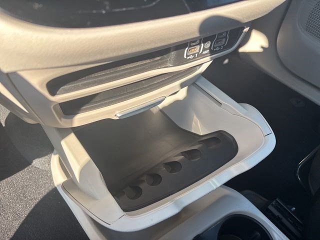 Used 2023 Chrysler Voyager LX image 24