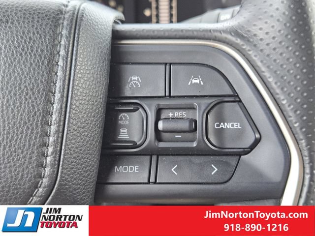 Used 2025 Toyota 4Runner SR5 AWD/4WD image 29