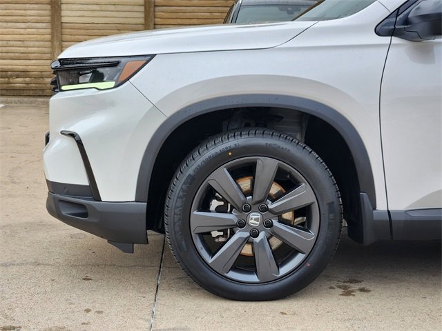 Used 2025 Honda Pilot Sport image 15