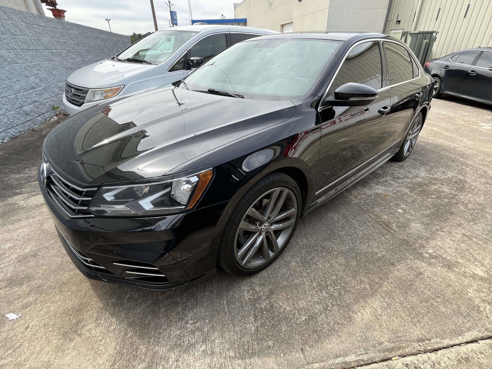 Used 2016 Volkswagen Passat 1.8T R-Line image 2