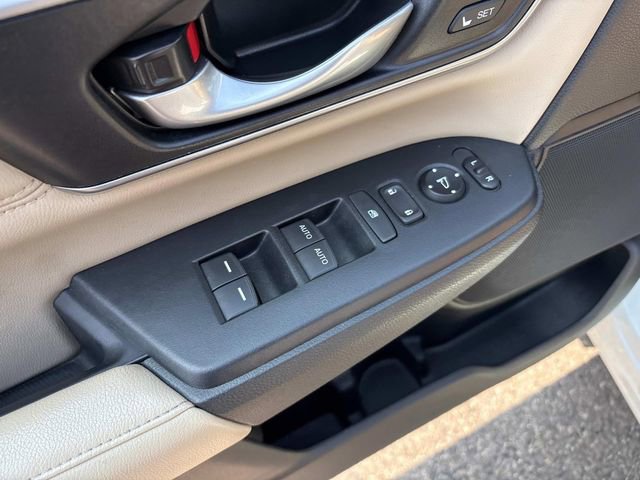 Used 2018 Honda CR-V Touring image 19