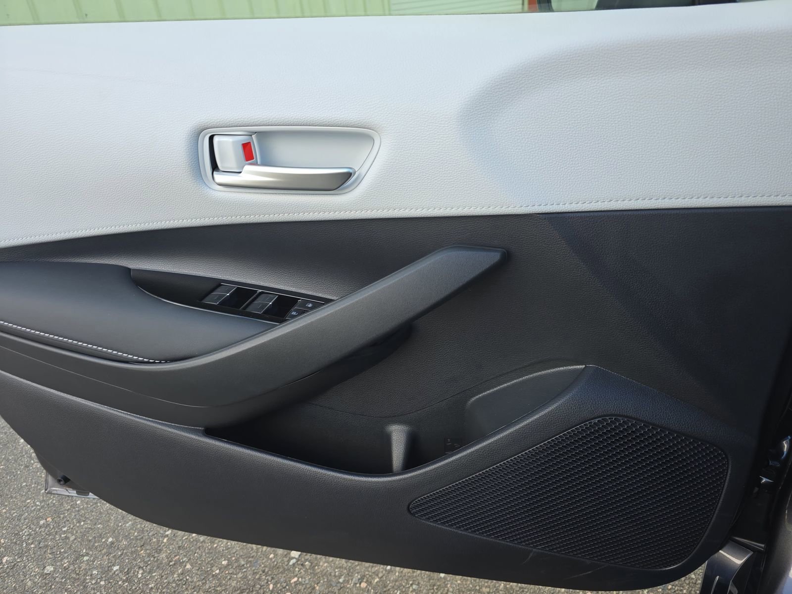 Used 2025 Toyota Corolla SE image 33