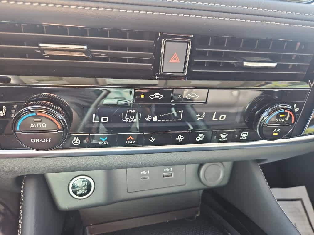 Used 2023 Nissan Rogue SL AWD/4WD image 17