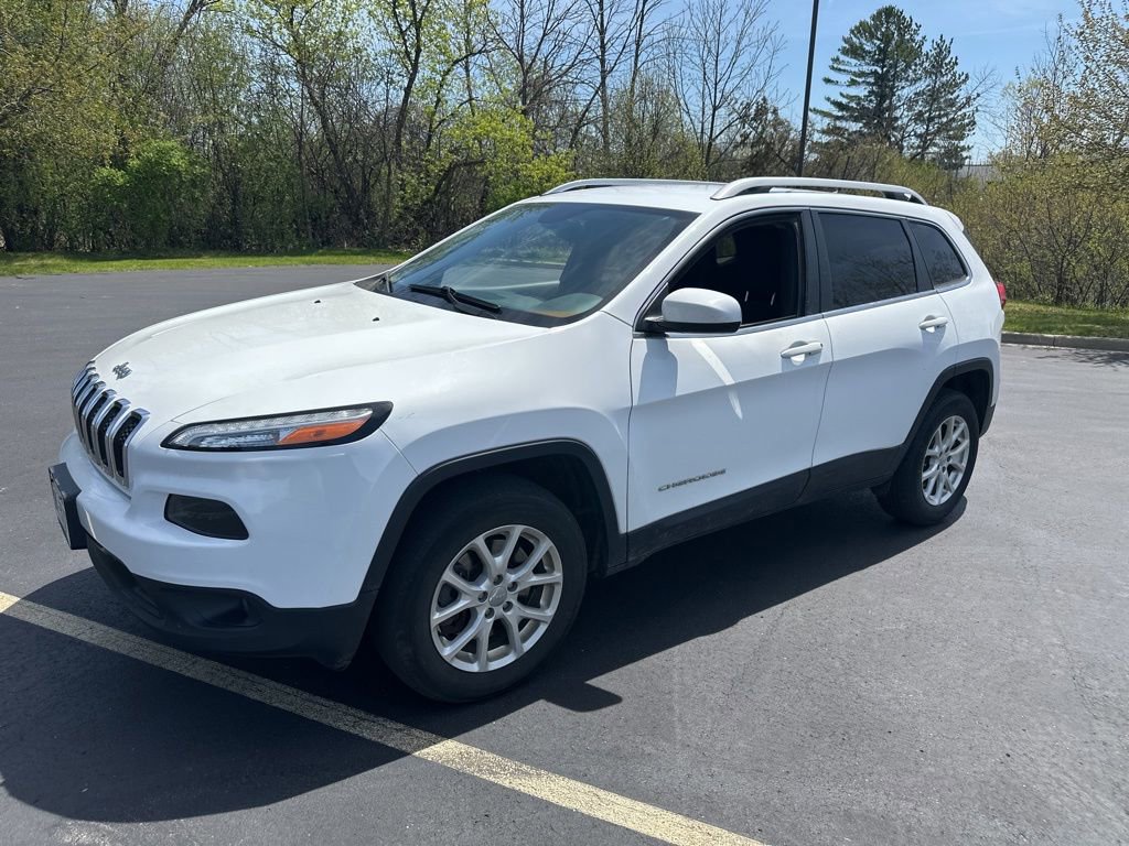 Used 2016 Jeep Cherokee Latitude w/ Cold Weather Group AWD/4WD image 3