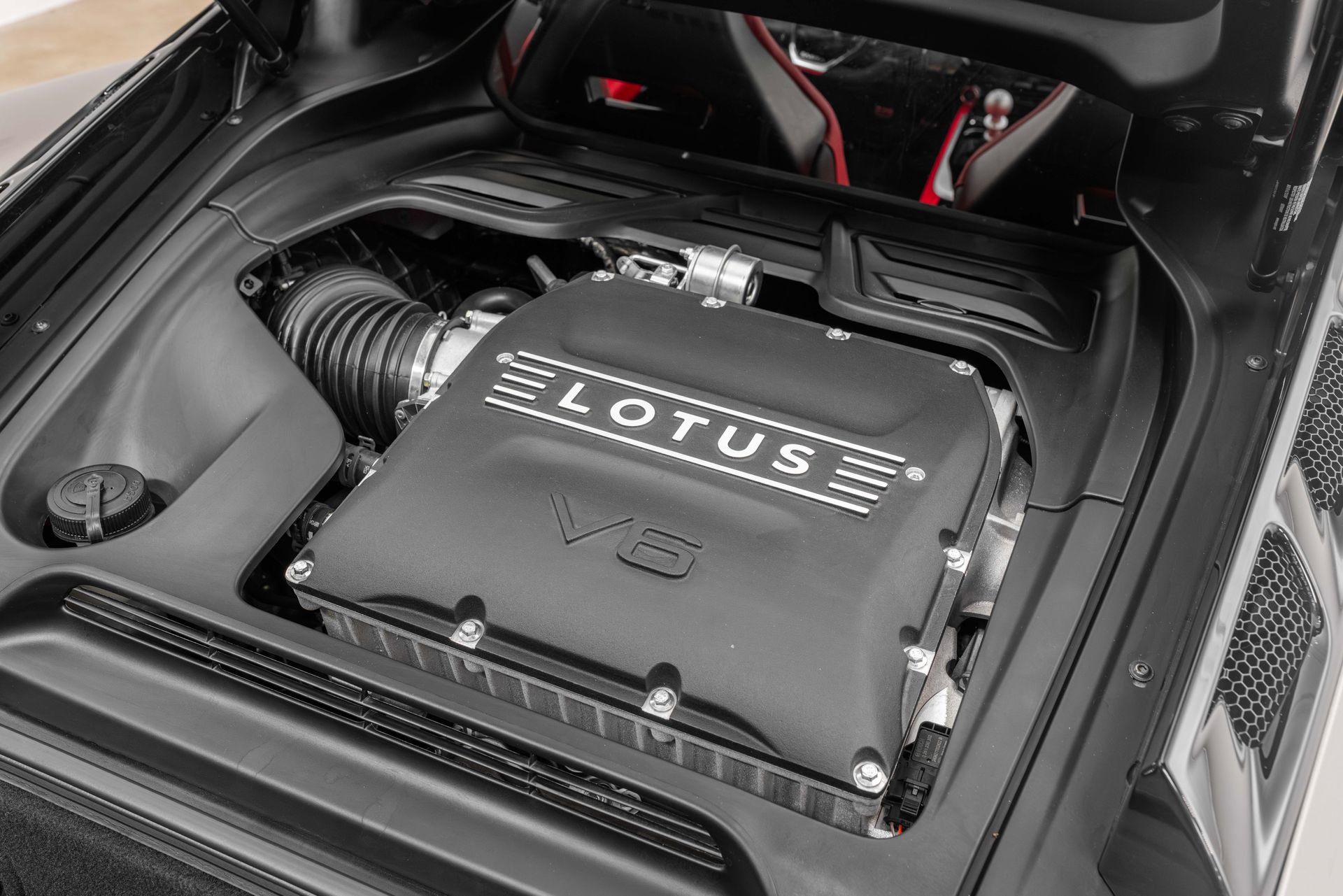 Used 2025 Lotus Emira RWD image 18