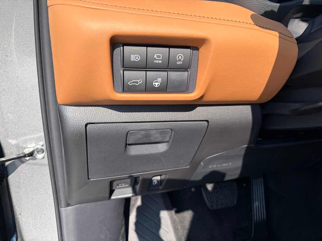 Used 2026 Toyota Highlander Platinum AWD/4WD image 28