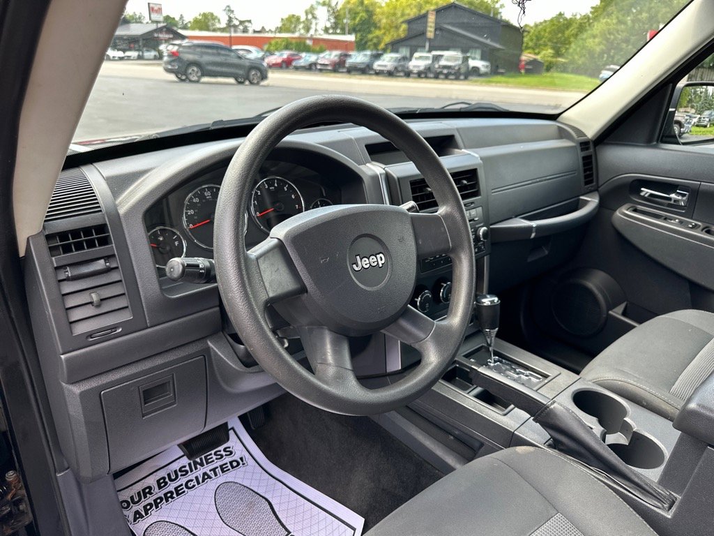 Used 2009 Jeep Liberty Sport image 15