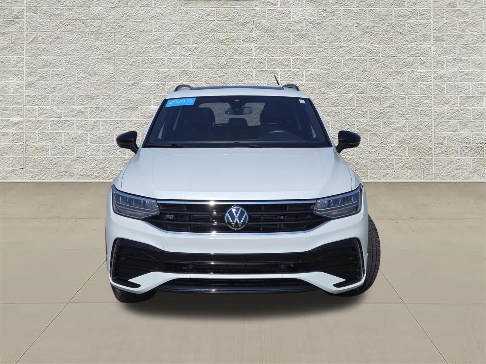 Certified 2024 Volkswagen Tiguan SE R-Line AWD/4WD image 2