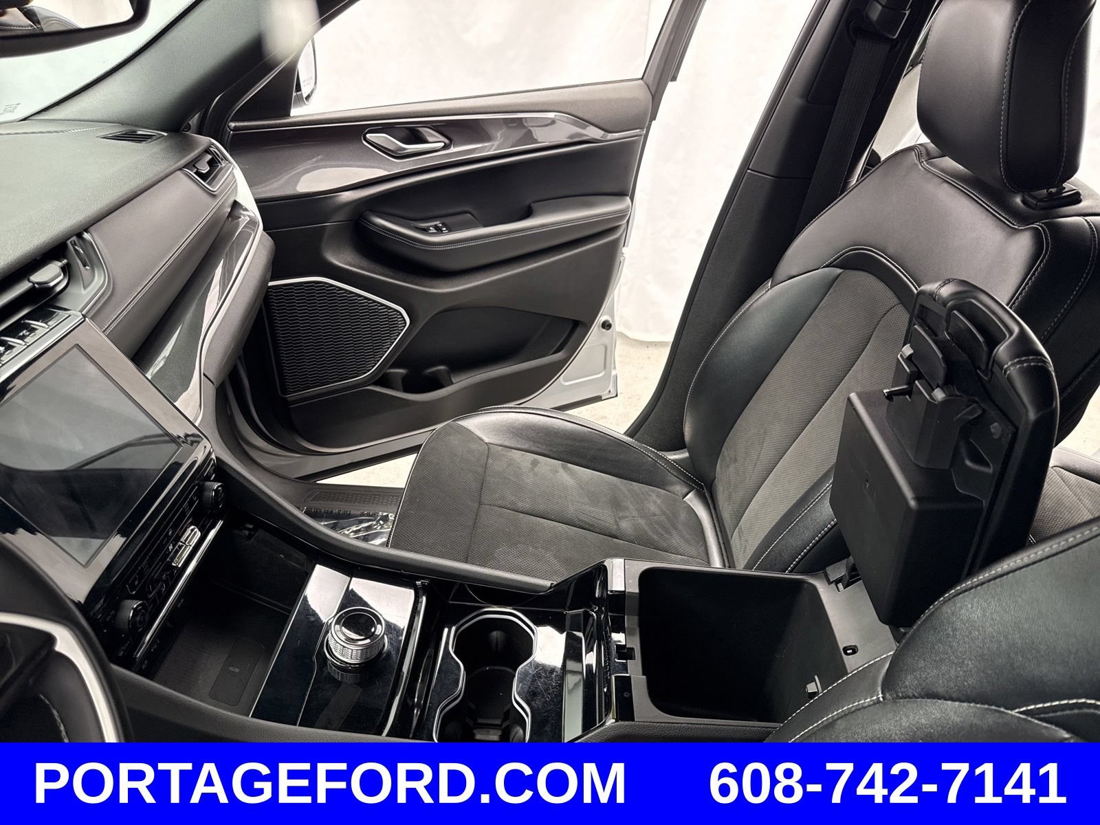 Used 2022 Jeep Grand Cherokee L Laredo AWD/4WD image 18