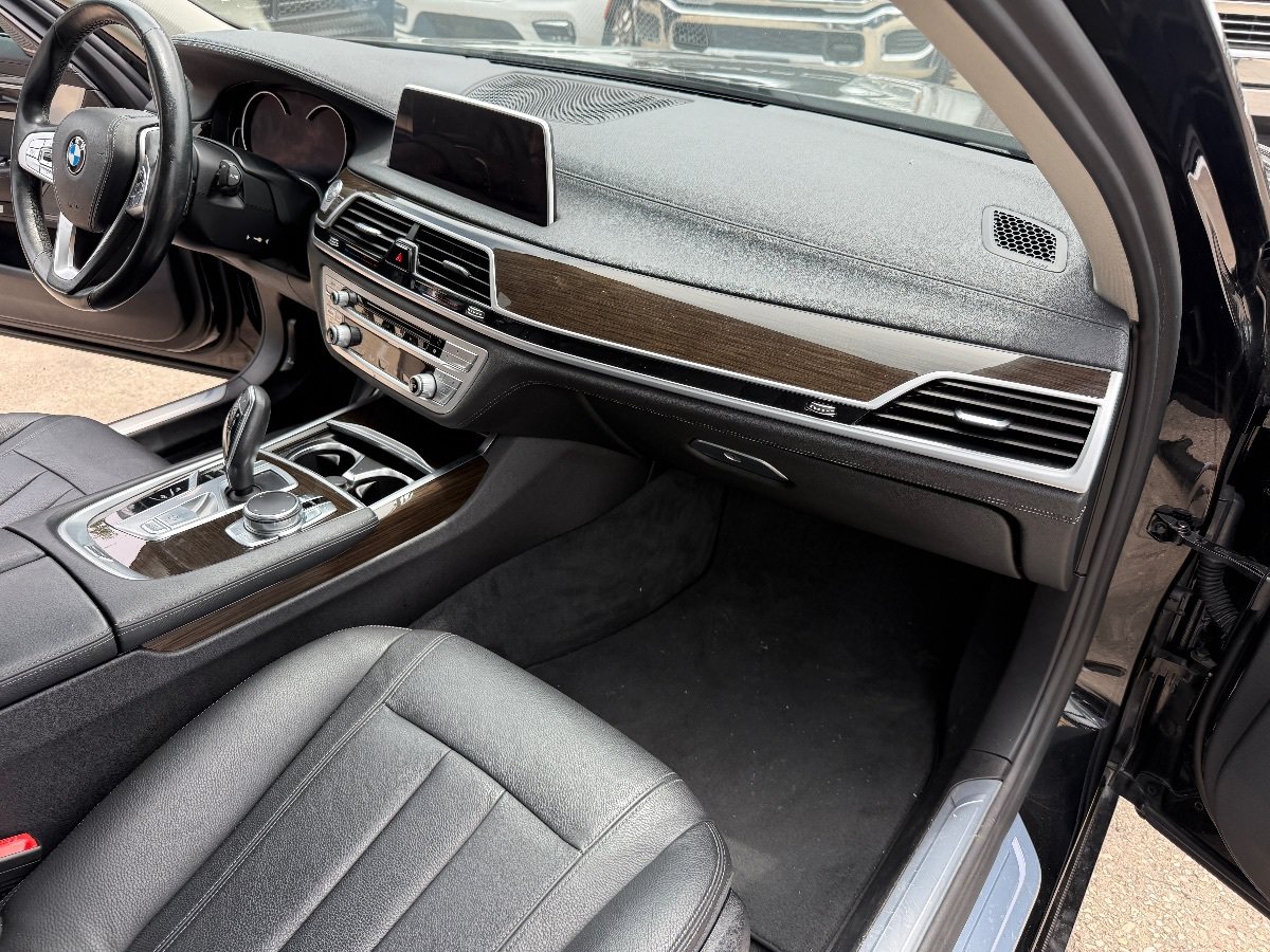 Used 2017 BMW 740i RWD image 10