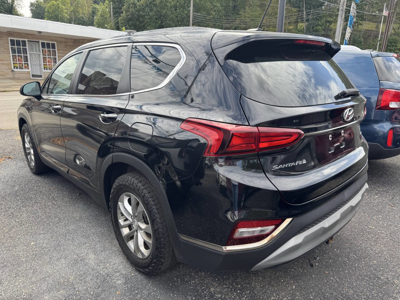 Used 2019 Hyundai Santa Fe SE image 5
