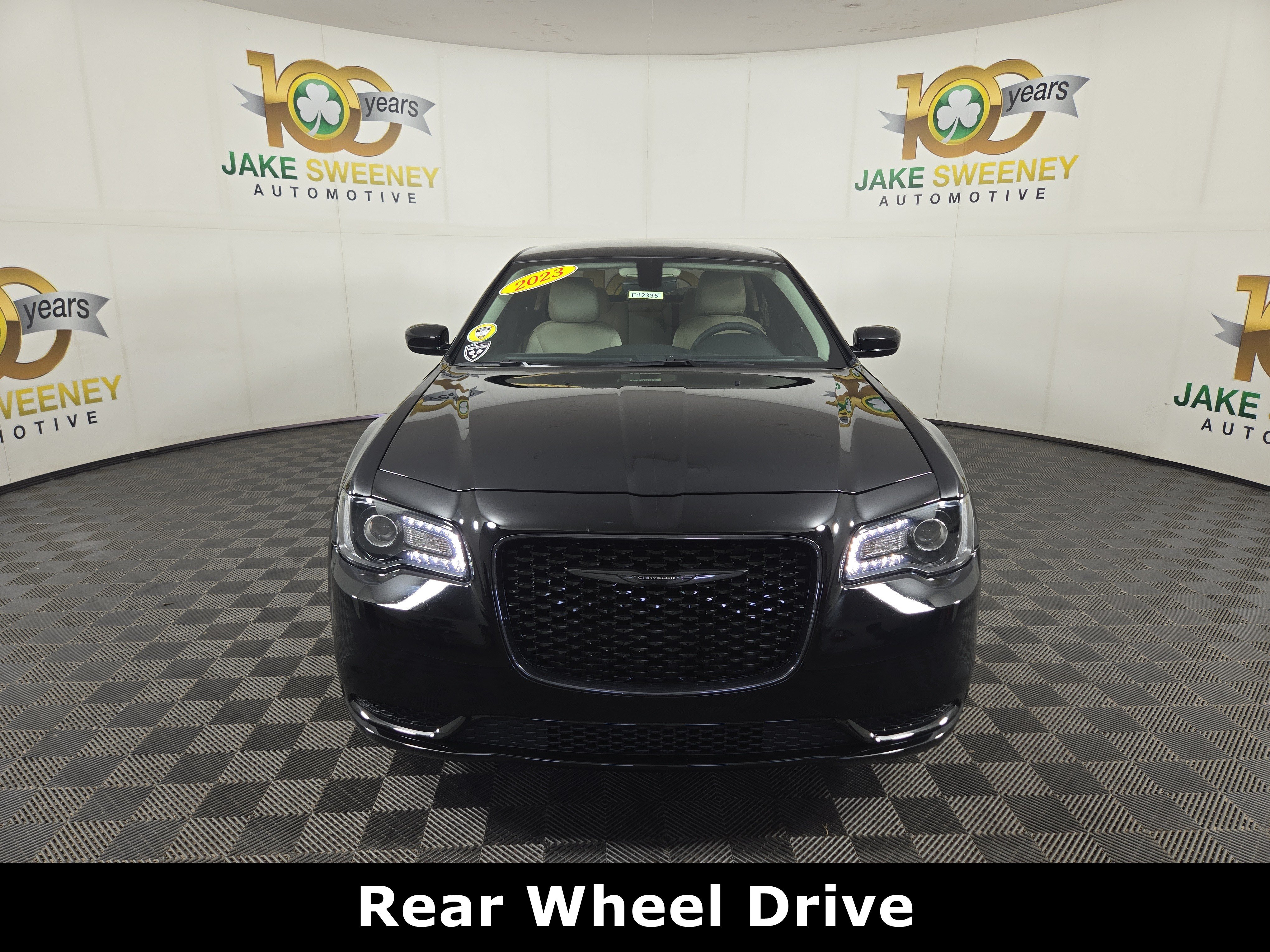 Used 2023 Chrysler 300 Touring w/ Sport Appearance Package RWD image 3