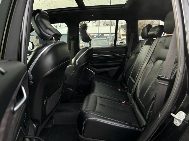 Used 2022 Jeep Grand Cherokee Overland w/ Adv Protech Group III image 17