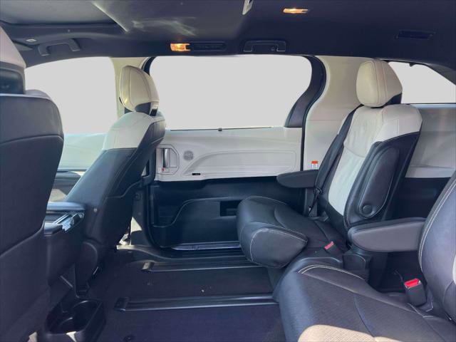 Certified 2025 Toyota Sienna Limited image 10