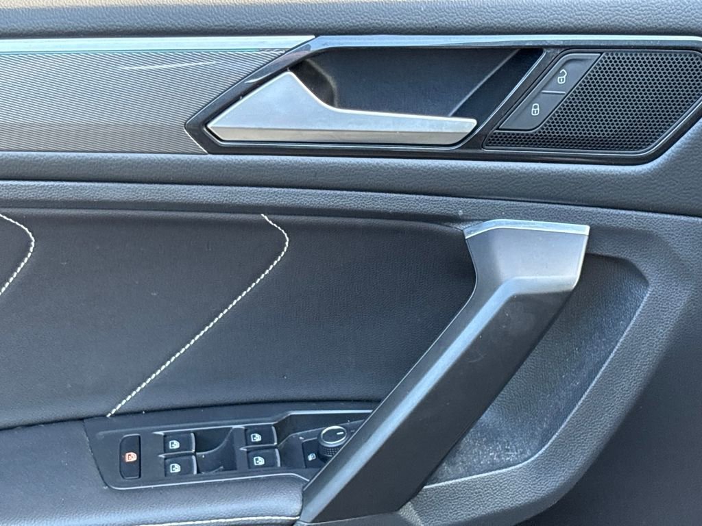 Used 2023 Volkswagen Tiguan SE R-Line image 16