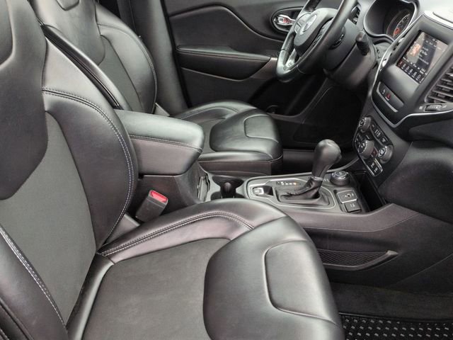 Certified 2019 Jeep Cherokee Latitude Plus w/ Cold Weather Group image 29