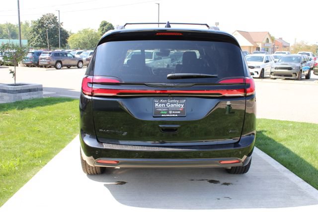 Used 2023 Chrysler Pacifica Touring-L w/ S Appearance Package AWD/4WD image 31