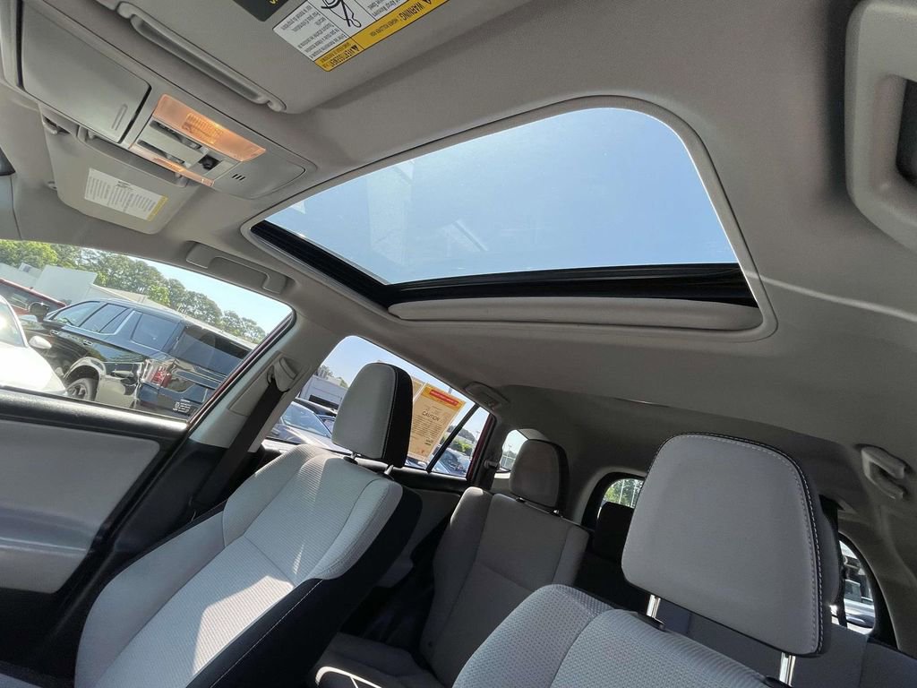 Used 2017 Toyota RAV4 XLE AWD/4WD image 23