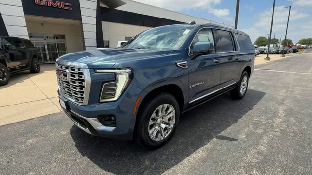 New 2026 GMC Yukon XL Denali w/ Sun & Power Step Package AWD/4WD image 4