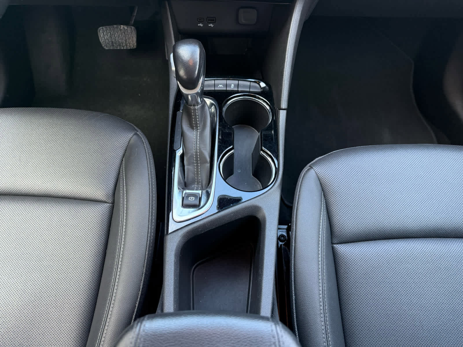 Used 2024 Buick Encore GX Sport Touring image 10