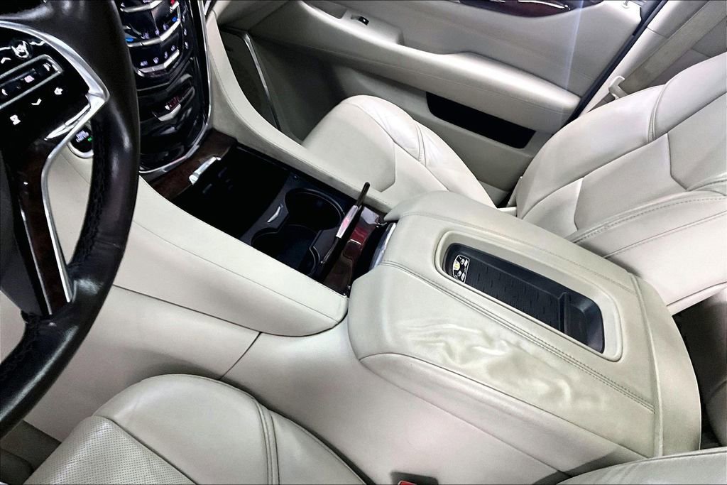 Used 2015 Cadillac Escalade Luxury AWD/4WD image 18