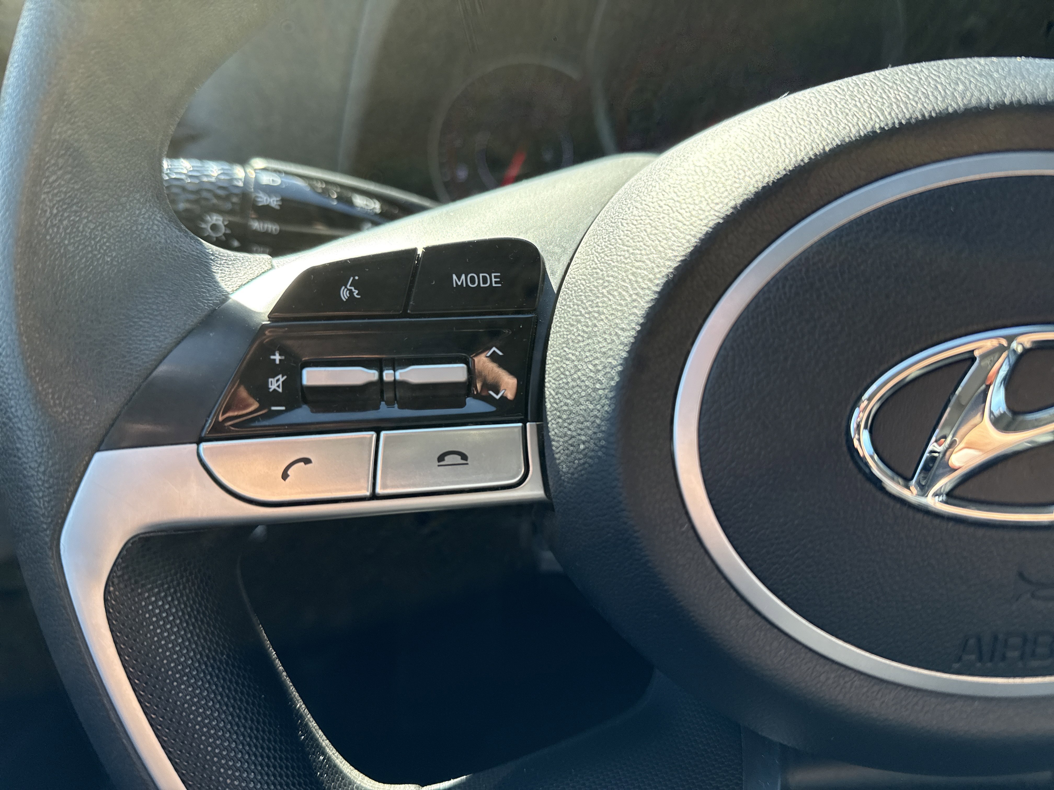Used 2023 Hyundai Elantra SEL w/ Preferred Accessory Package FWD image 18